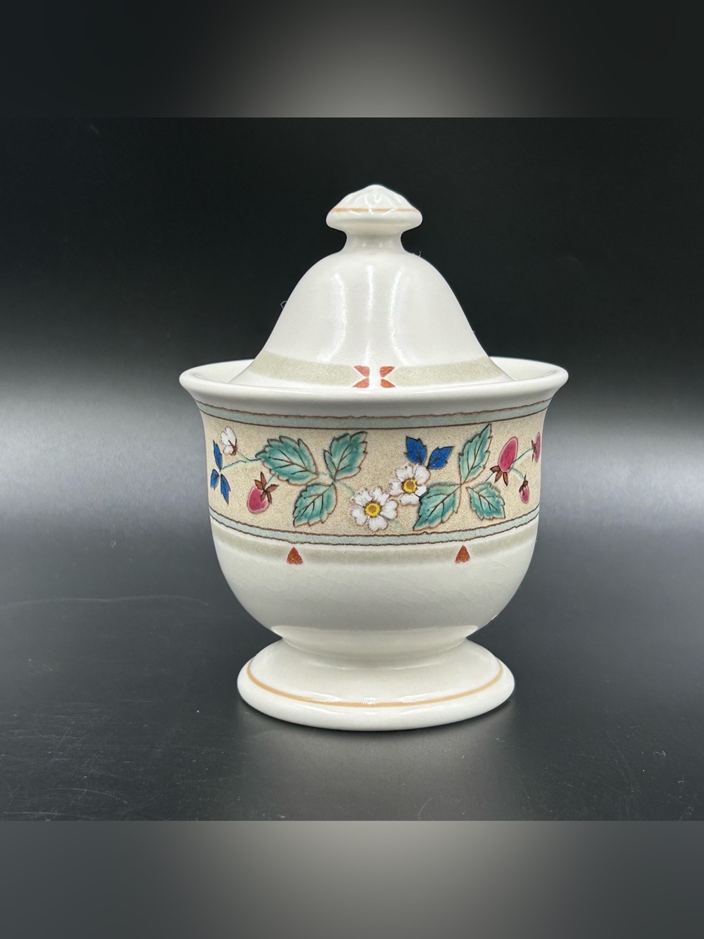 Mikasa Provincial Strawberry Hill CV951 Covered Sugar Bowl Japan Vintage